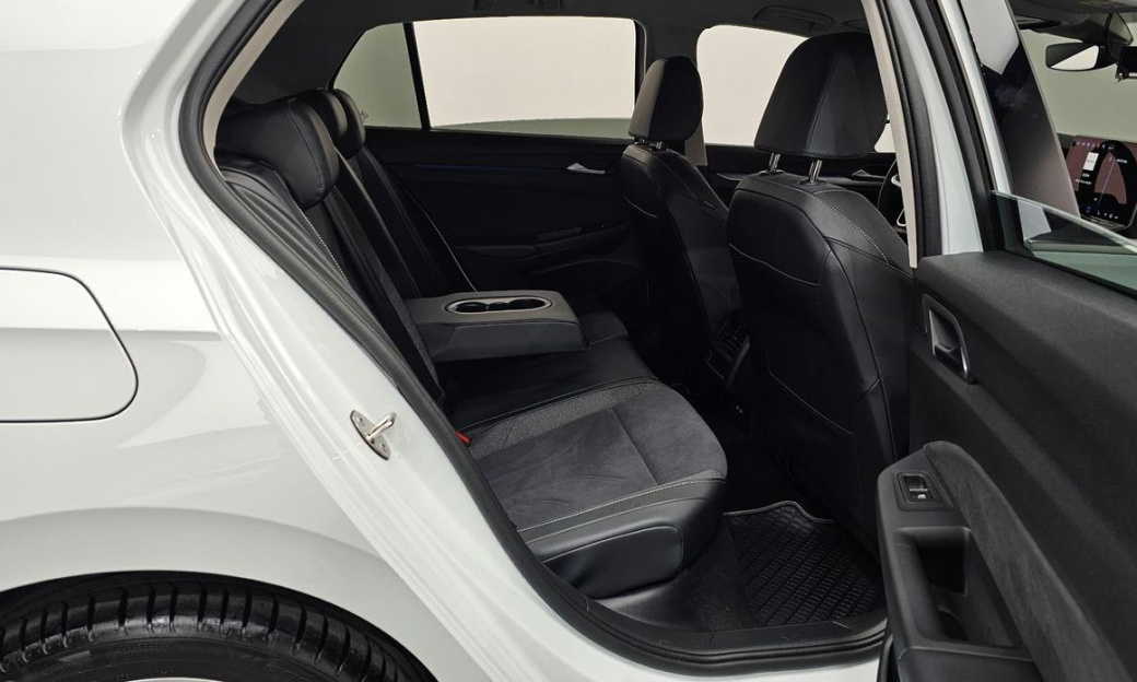 Volkswagen Golf 2.0 TDI Premium, 2025