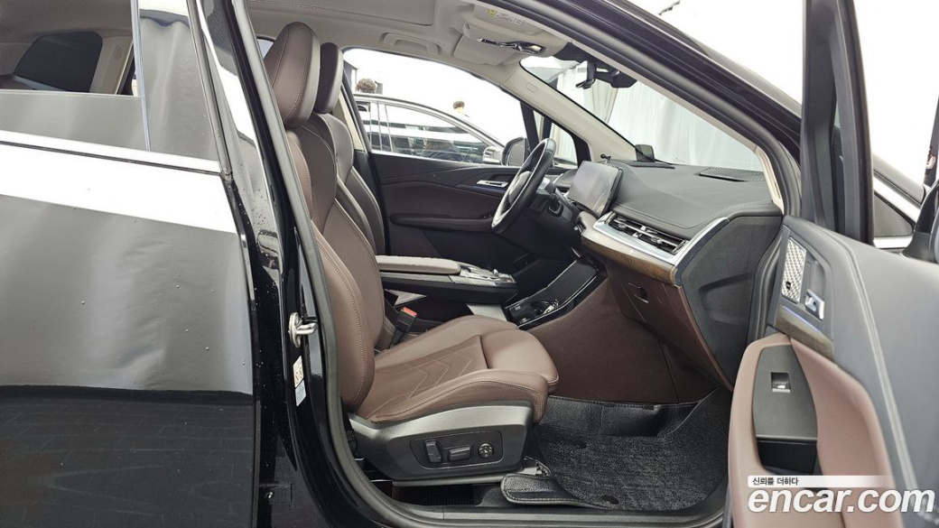 BMW 2-Series 218d Luxury, 2024