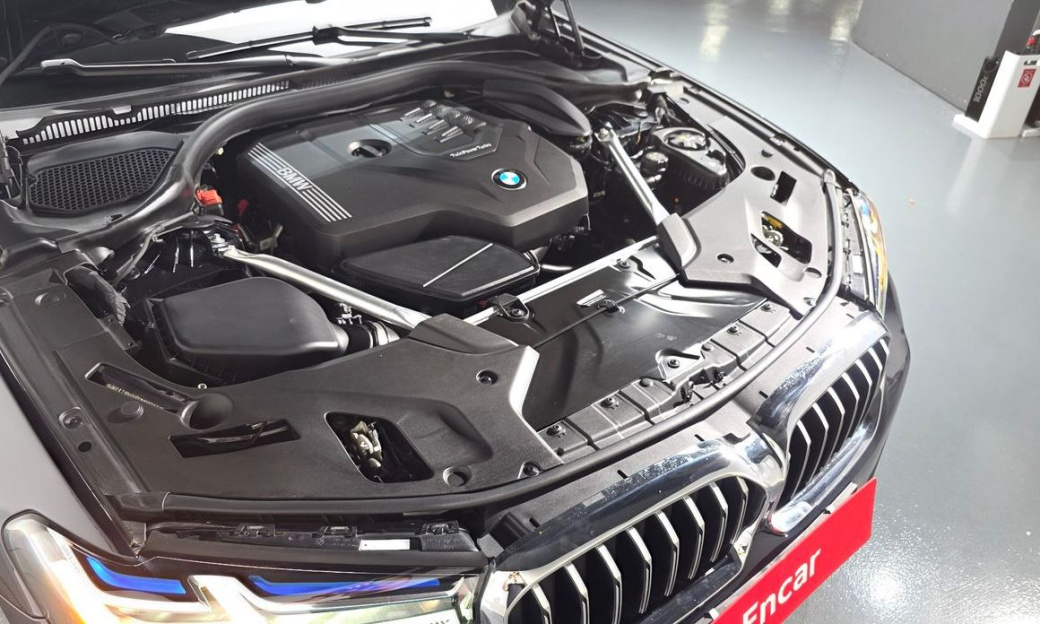 BMW 5-Series 530i M Sport Package, 2023