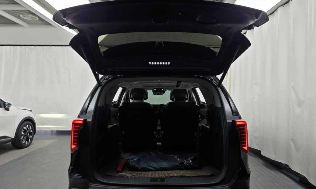 Kia Carnival 7-Seater Gravity, 2024