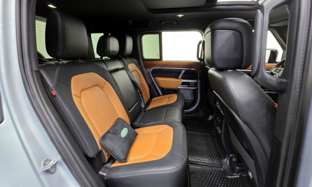 Land Rover Defender 110 P300 X-Dynamic SE, 2024