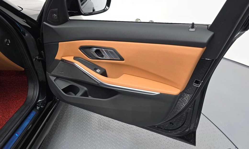 BMW 3-Series 320d Touring M Sport, 2025