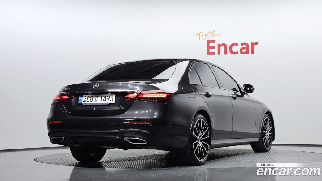 Mercedes-Benz E-Class E350 4MATIC AMG Line, 2023