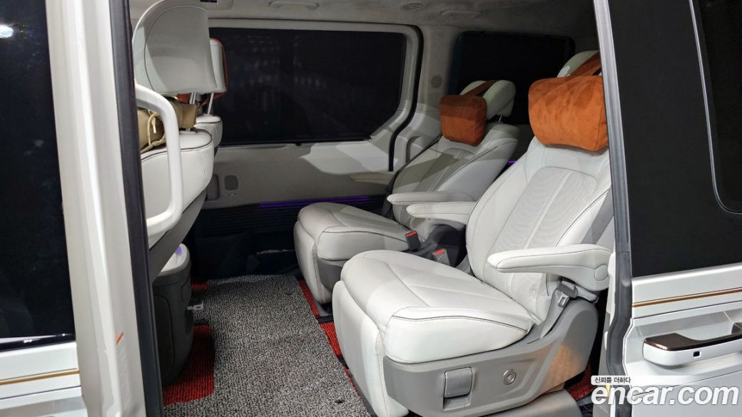 Hyundai Staria 4WD Lounge 7-Seater, 2025