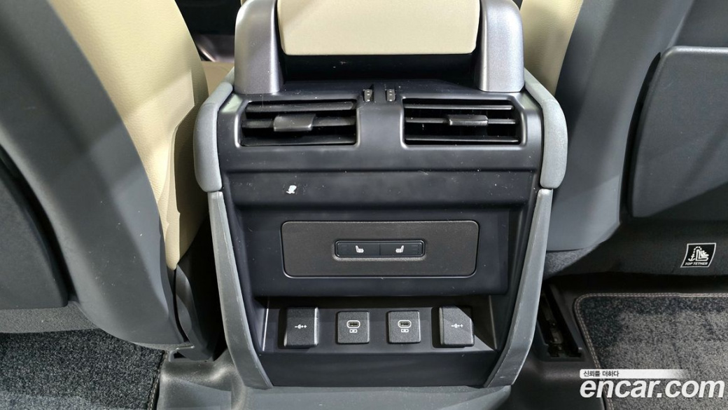 Land Rover Defender 110 D250 SE, 2022