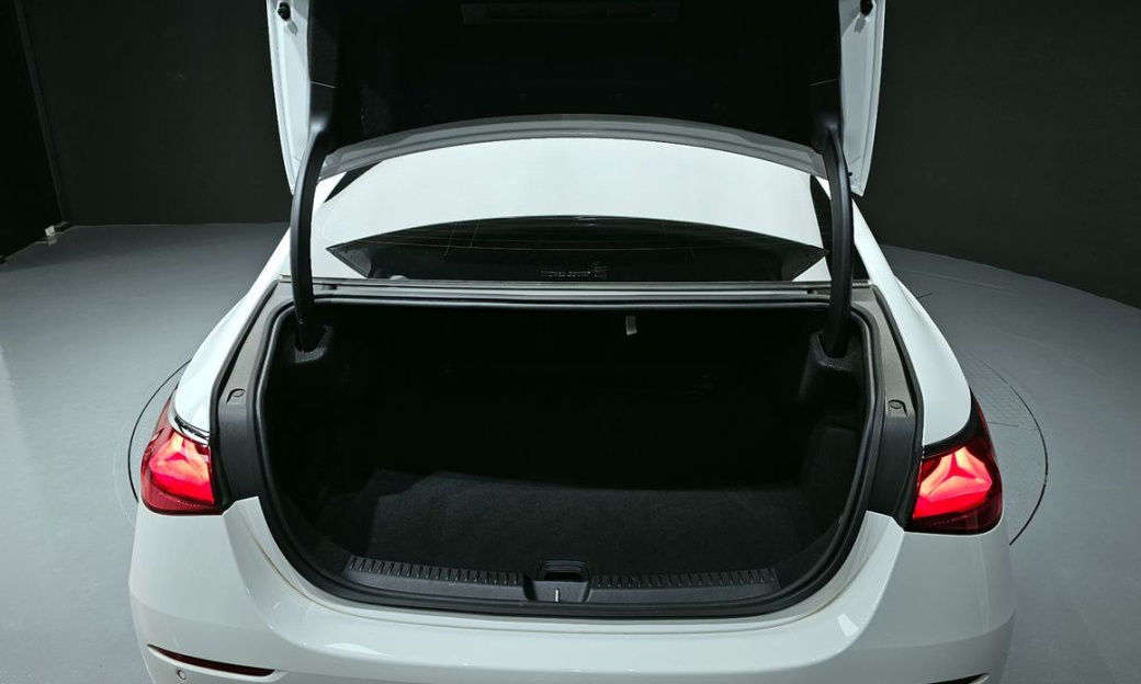 Mercedes-Benz E-Class E200 Avantgarde, 2024