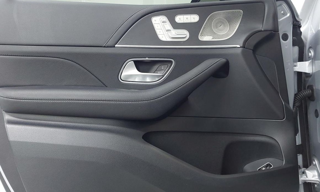 Mercedes-Benz GLE-Class GLE300d 4MATIC, 2025