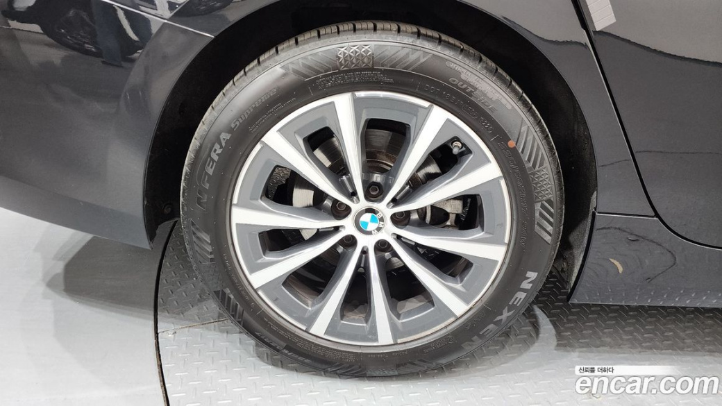 BMW 3-Series 320i Luxury, 2023