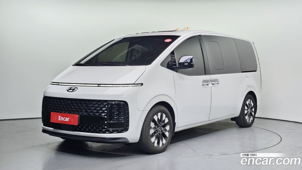 Hyundai Staria 4WD Lounge 9-Seater, 2023