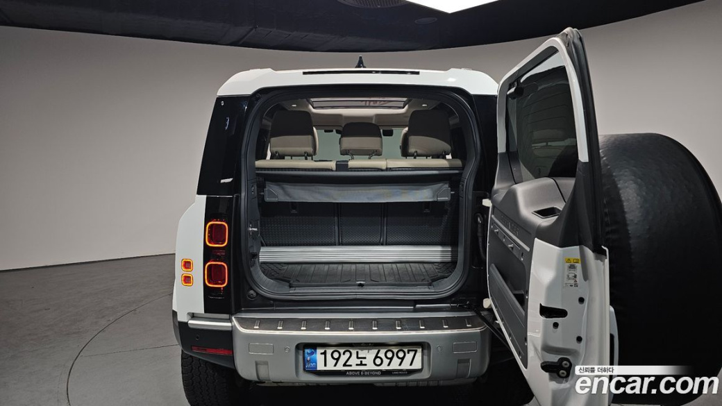 Land Rover Defender 90 D250 SE, 2022