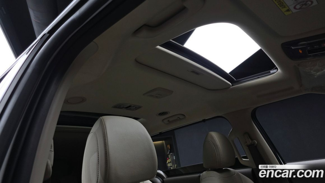 Kia Carnival 9-Seater Signature, 2024