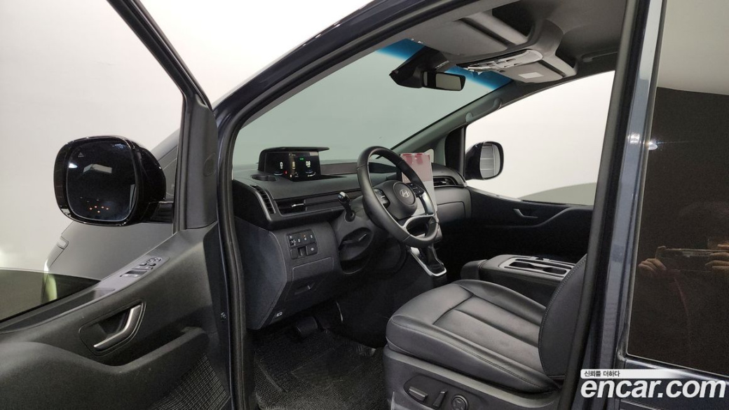 Hyundai Staria Tourer 9-Seater, 2025