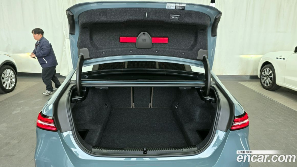BMW 5-Series 520i, 2025