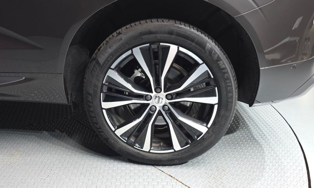 Volvo XC60 B5 Ultra Bright, 2025