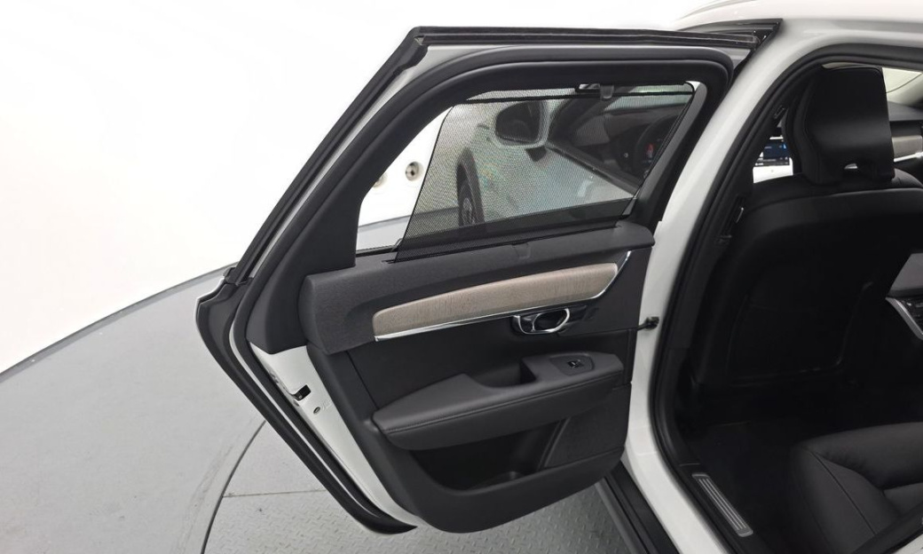 Volvo V90 B5 Plus AWD, 2025