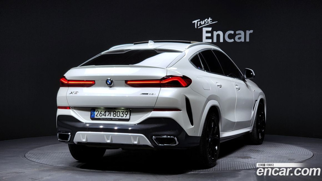 BMW X6 xDrive40i M Sport, 2022