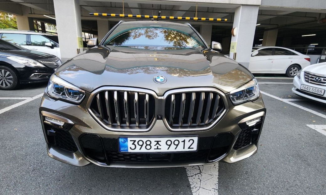 BMW X6 M50i, 2021