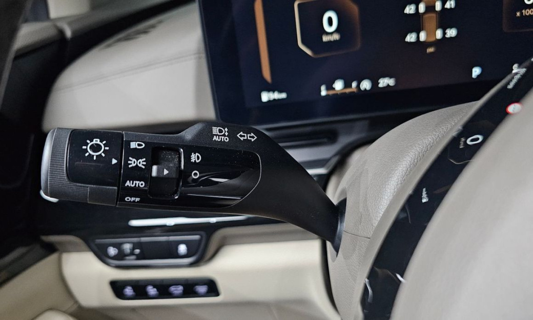 Kia Carnival 7-Seater Signature, 2024