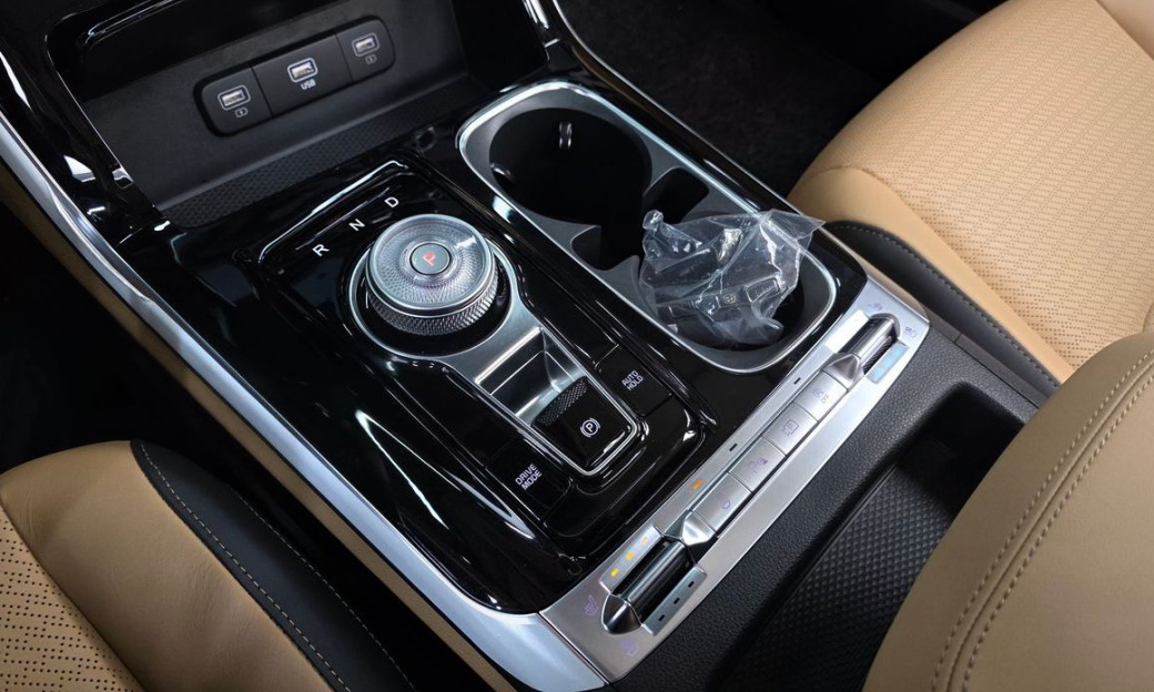 Kia Carnival 9-Seater Signature, 2023