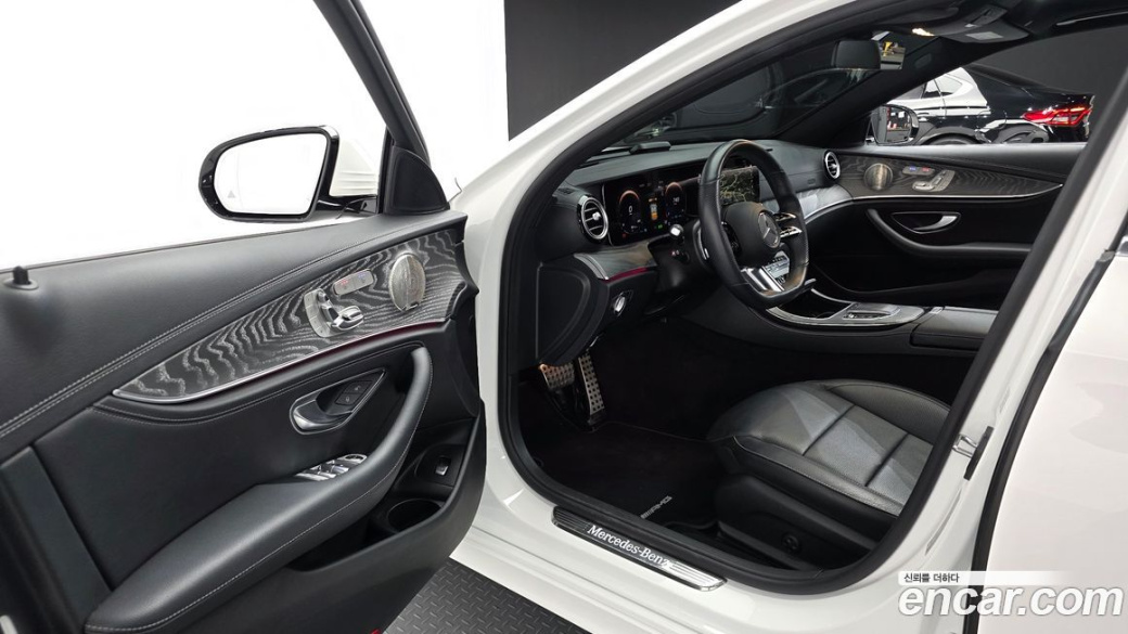 Mercedes-Benz E-Class E350 4MATIC AMG Line, 2022