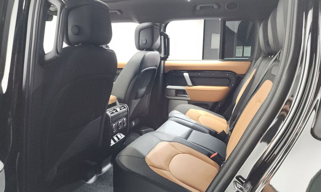 Land Rover Defender 130 D300 X-Dynamic HSE, 2023