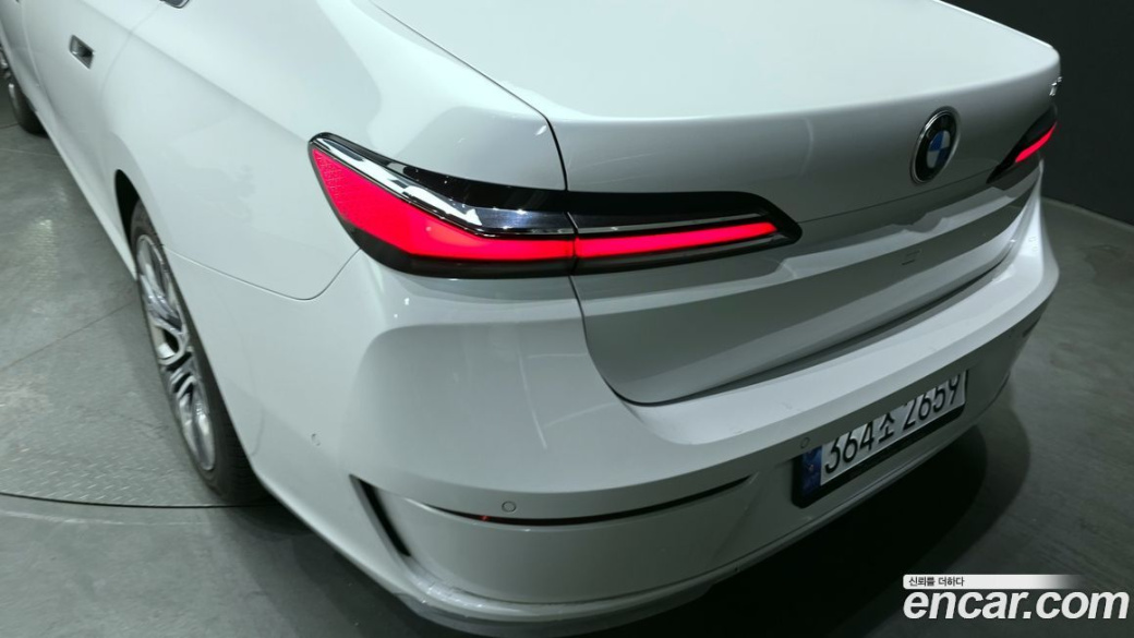BMW 7-Series 740i sDrive Design Pure Excellence, 2023