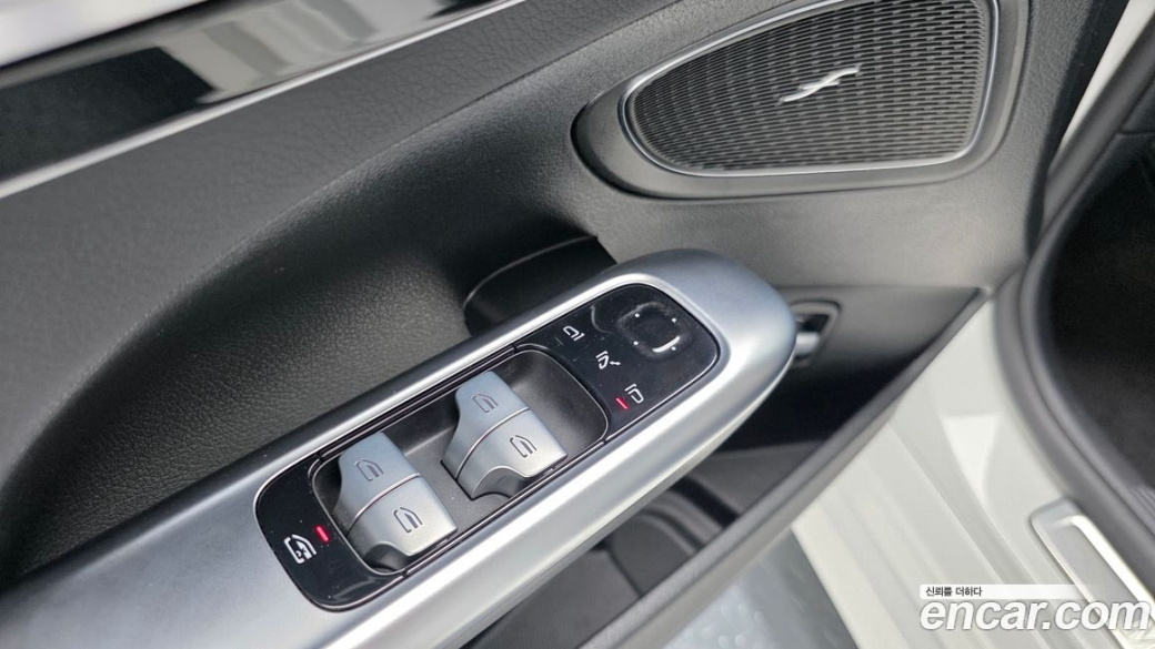 Mercedes-Benz C-Class C300 4MATIC AMG Line, 2024