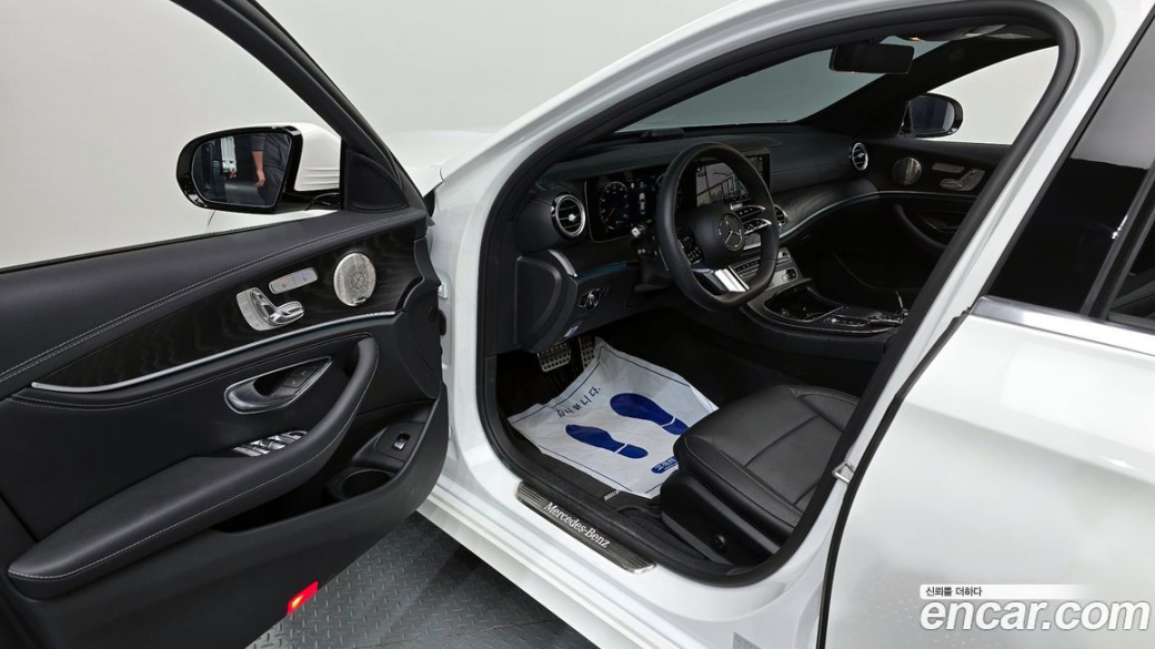 Mercedes-Benz E-Class E220d 4MATIC AMG Line, 2023