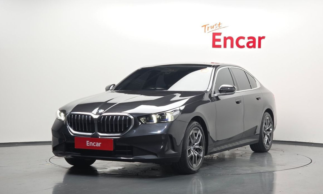 BMW 5-Series 520i, 2024