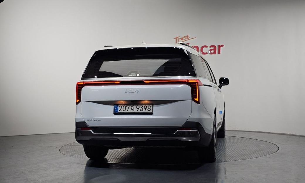 Kia Carnival 9-Seater Signature, 2024