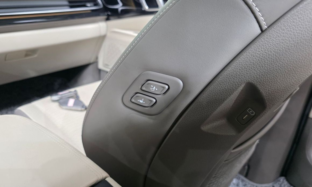 Kia Carnival 7-Seater Gravity, 2025
