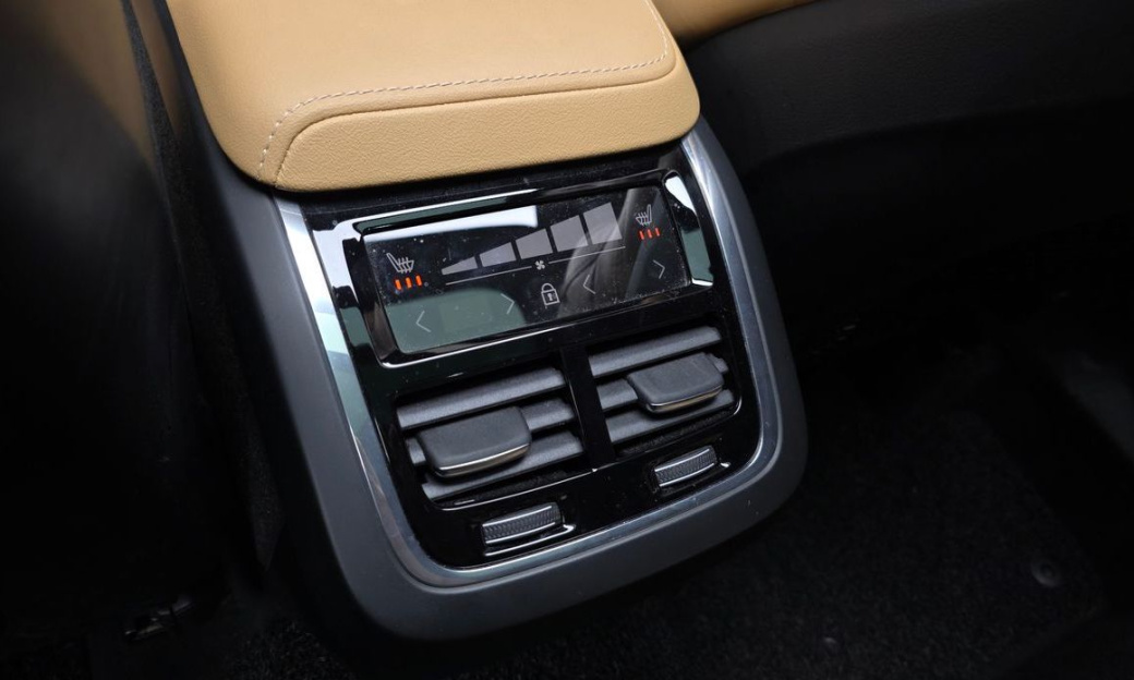Volvo XC60 B5 Inscription, 2022