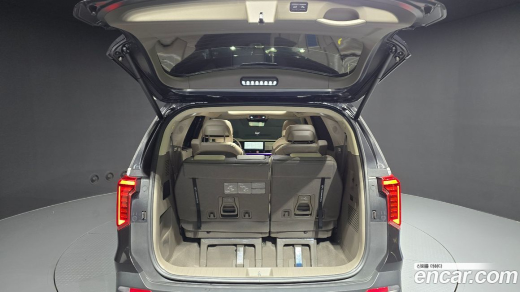 Kia Carnival 7-Seater Gravity, 2024
