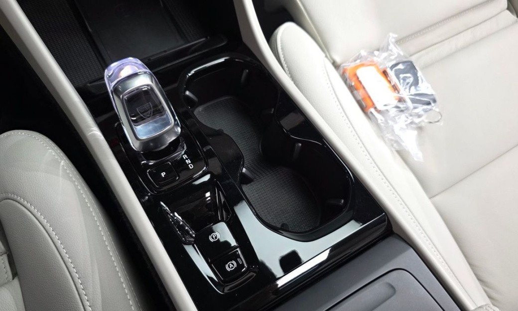 Volvo XC40 B4 Ultra Bright, 2026