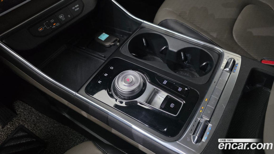 Kia Carnival 7-Seater Outdoor, 2024