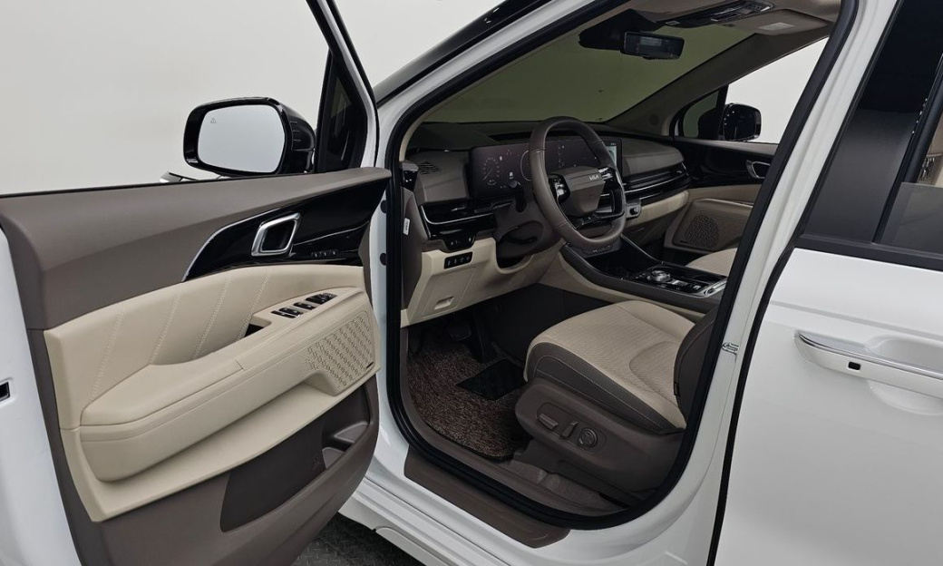 Kia Carnival 7-Seater Gravity, 2025