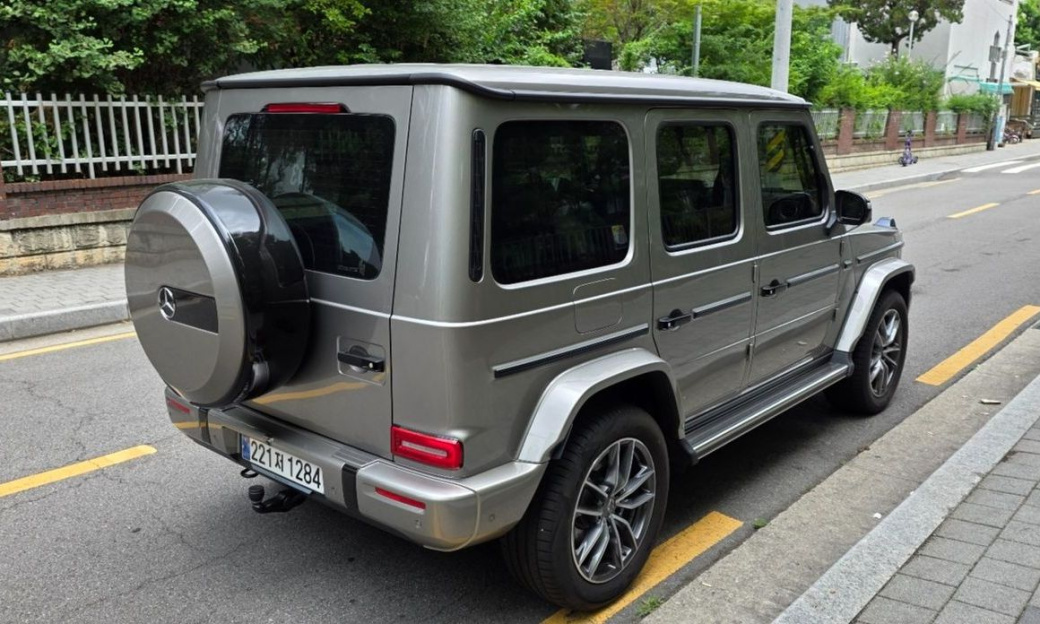 Mercedes-Benz G-Class G450d, 2025