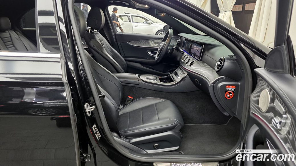 Mercedes-Benz E-Class E350 4MATIC Exclusive, 2023