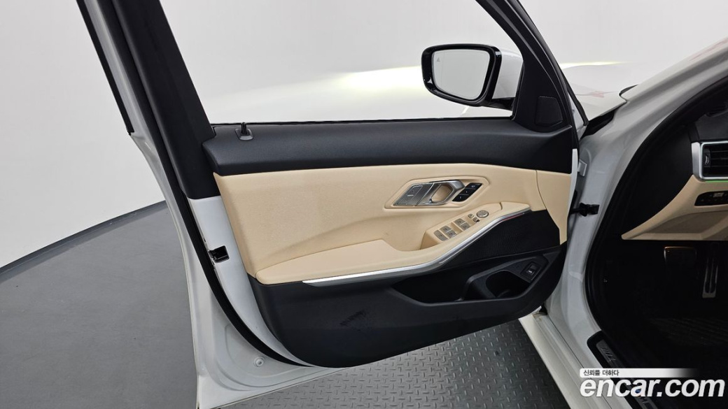 BMW 3-Series 320i M Sport, 2023