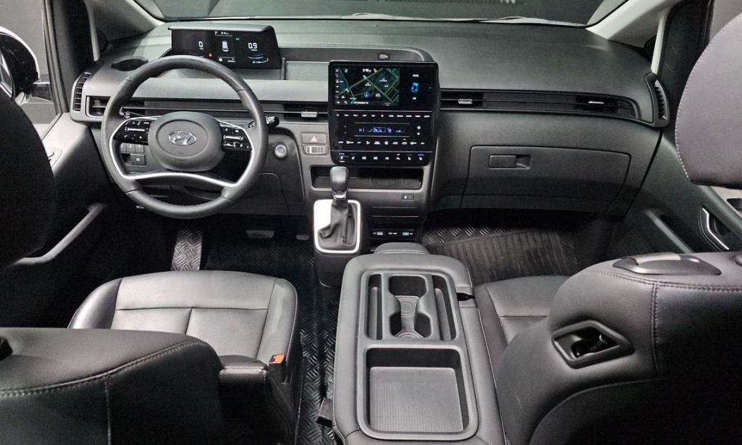 Hyundai Staria Tourer 9-Seater, 2024
