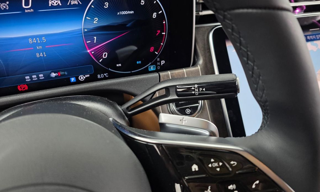 Mercedes-Benz E-Class E300 4MATIC Exclusive, 2026