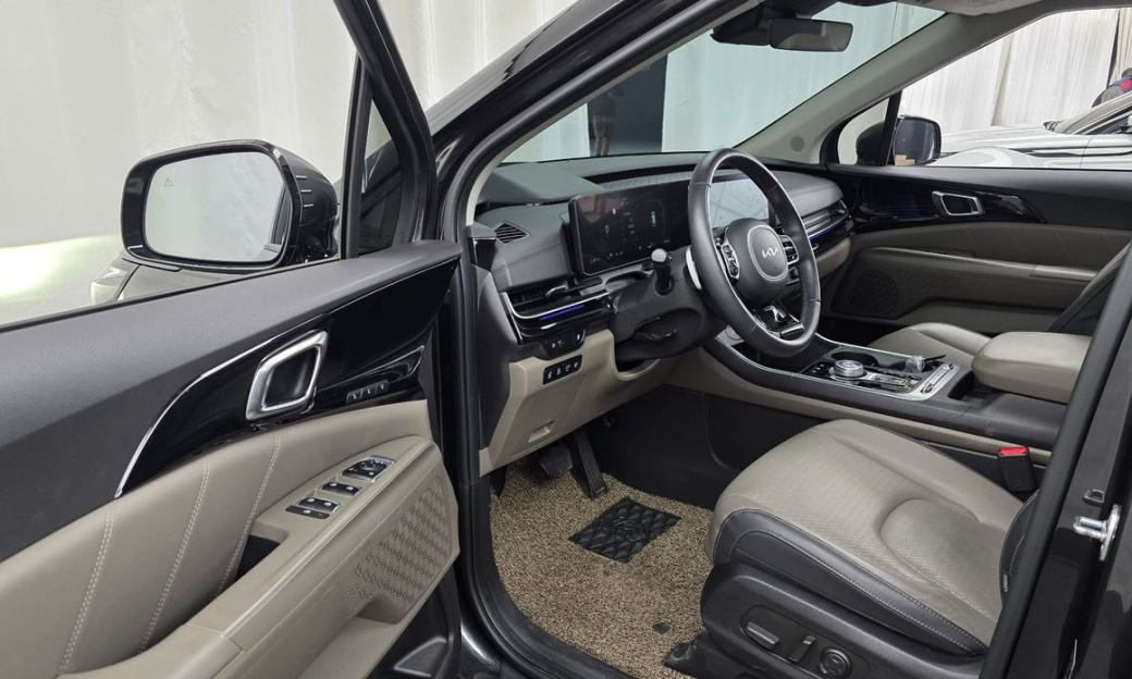 Kia Carnival 9-Seater Gravity, 2024