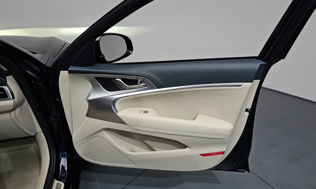 Genesis G70 Gasoline 2.5T 4WD, 2025