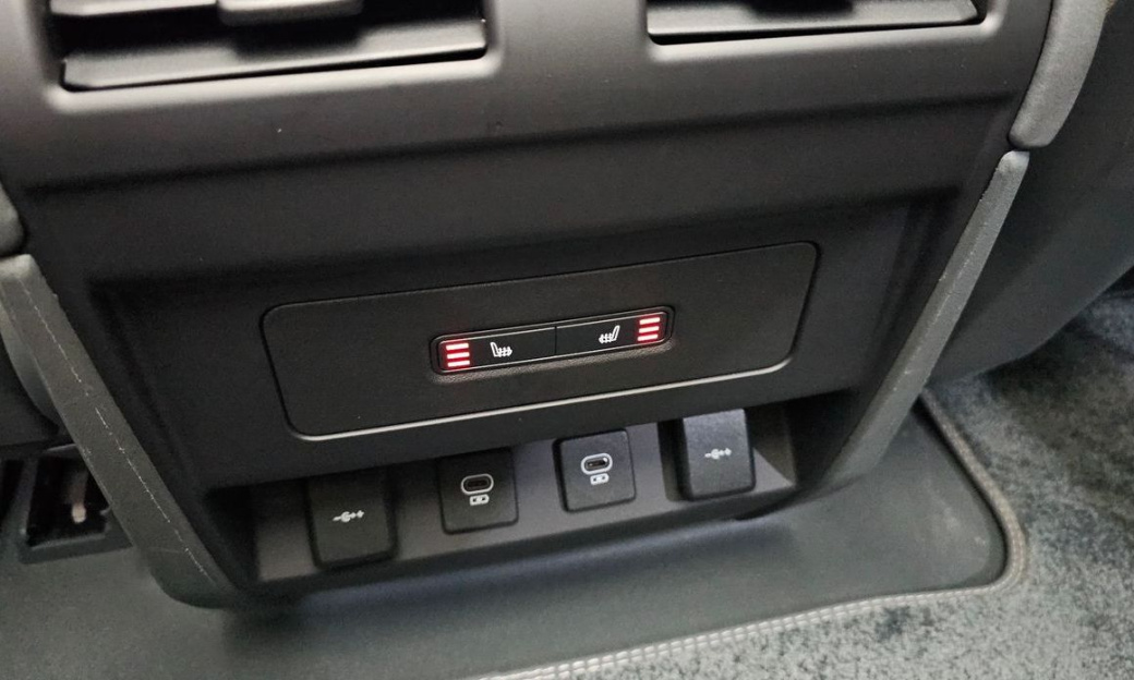 Land Rover Defender 90 D250 SE, 2022