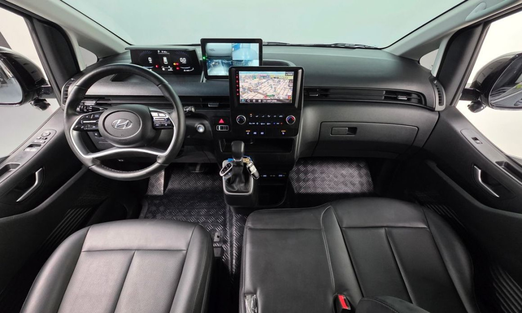 Hyundai Staria 4WD Tourer 9-Seater, 2024