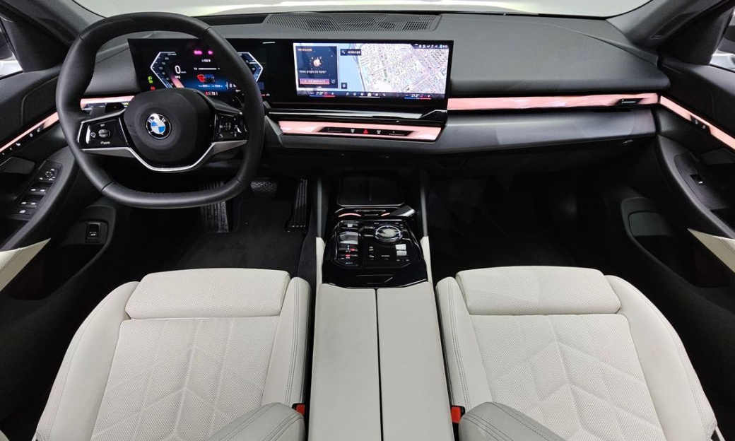 BMW 5-Series 520i, 2025