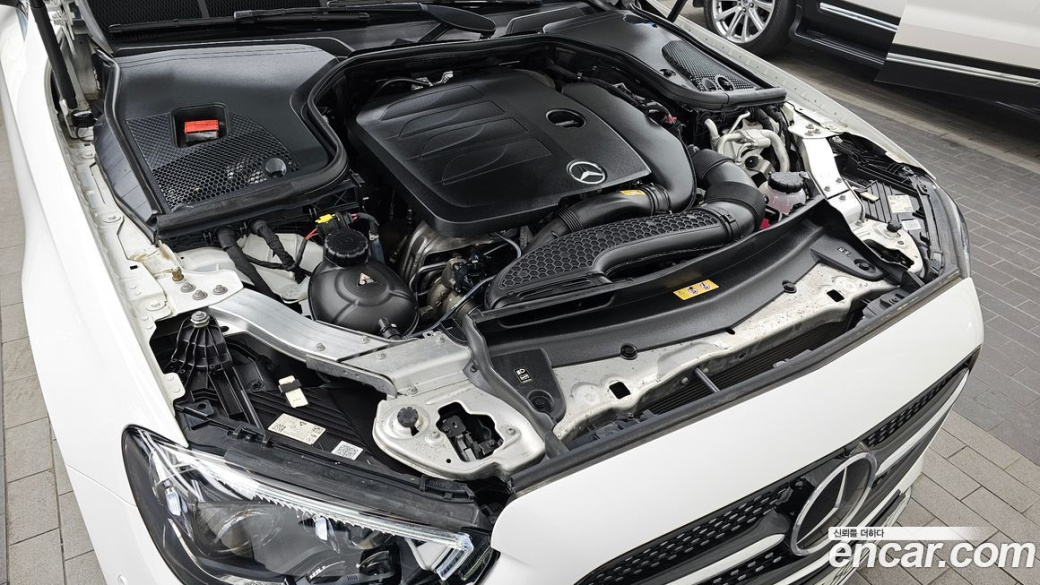 Mercedes-Benz E-Class E350 4MATIC AMG Line, 2022