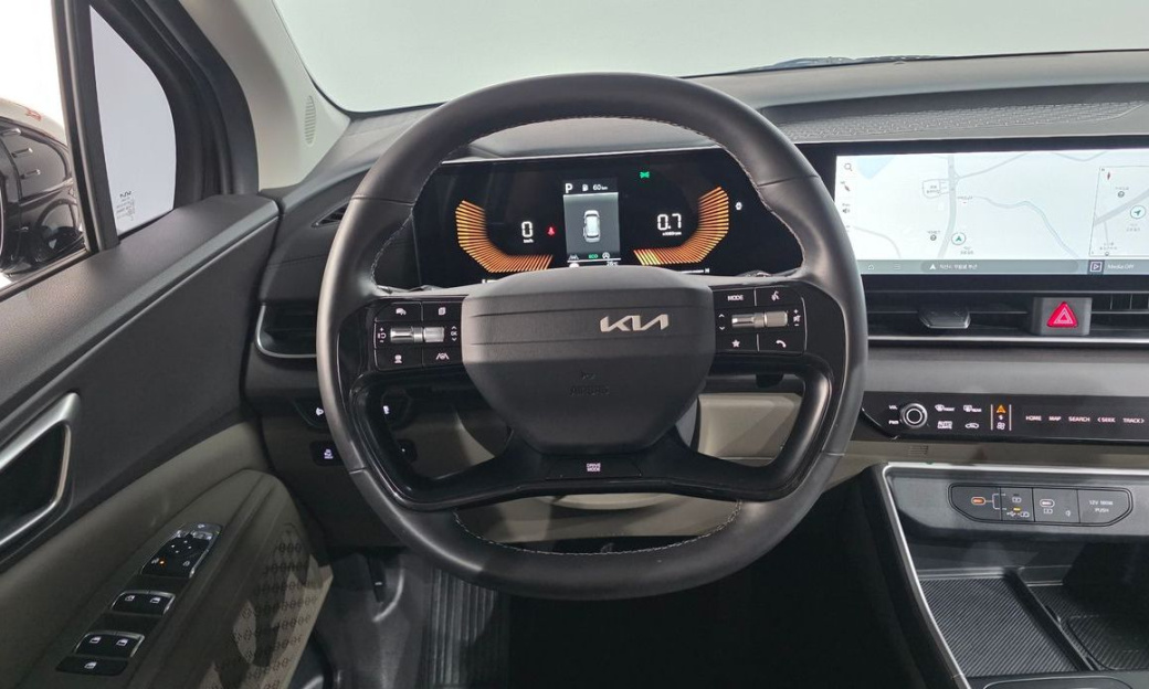 Kia Carnival 9-Seater Prestige, 2025