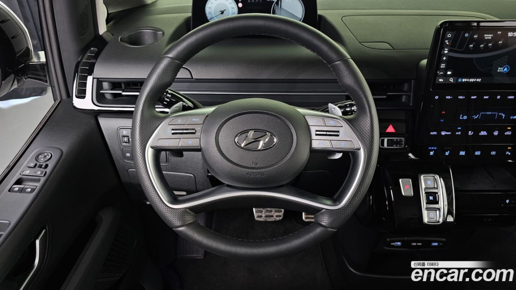 Hyundai Staria 4WD Lounge 9-Seater, 2023
