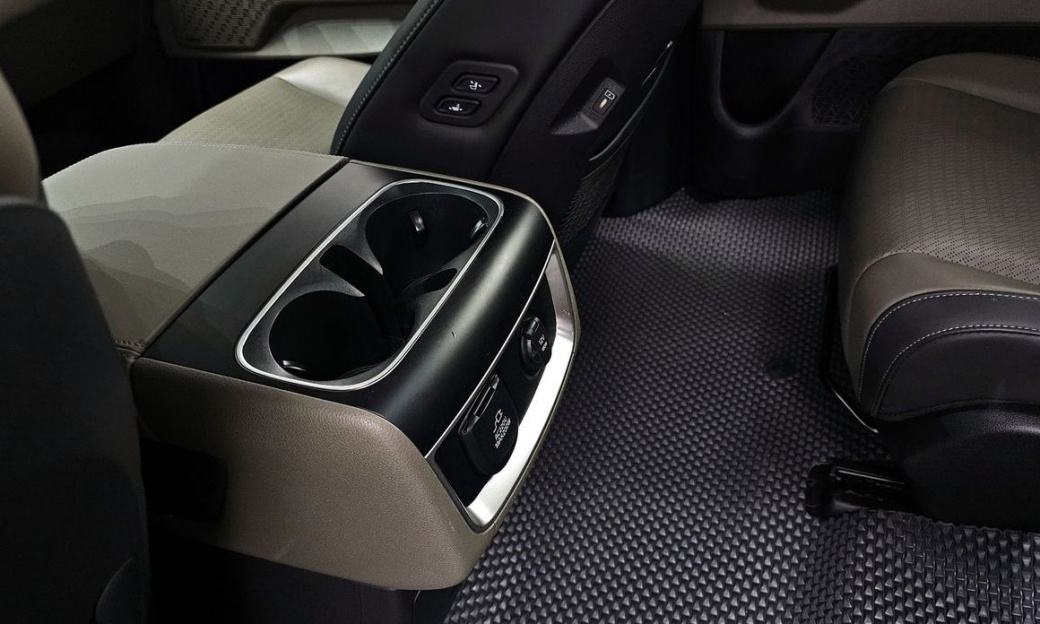 Kia Carnival 9-Seater Gravity, 2025